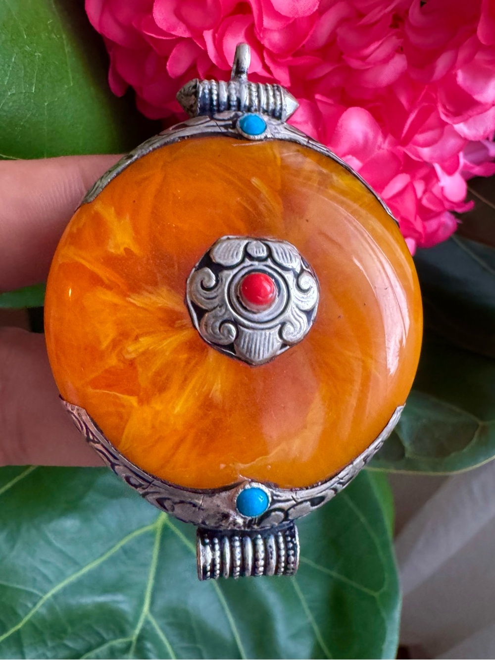 Vintage Traditional Hand Carved Tibetan Amber Resin Pendant Set In Silver,Stones